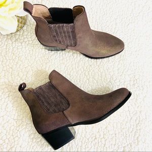 NWOT Anthropologie Brown Shimmer Western Style Cowboy Heeled Ankle Bootie Size 7